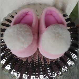'The most adorable slippers'! Size 5-6